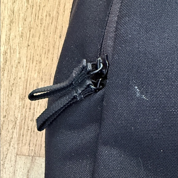 Everlane Tech Backpack - Picture 4 of 9